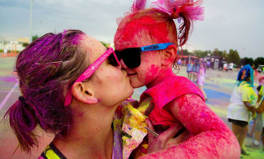 Image 5: Inflatable Colour Run