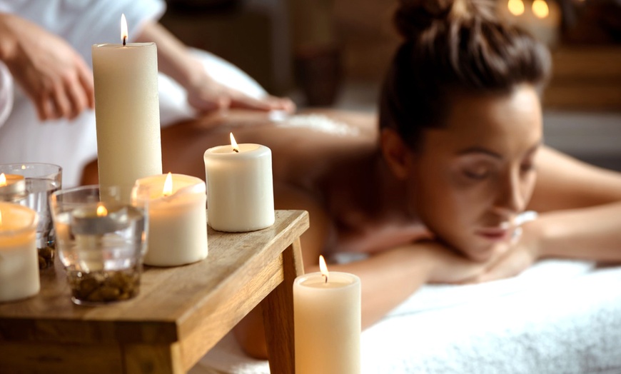 Image 4: Masaje corporal con técnica a elegir y opción a extras para 1