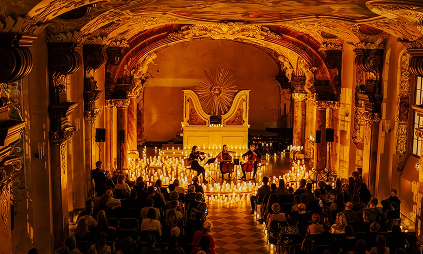 Image 3: Koncert Świąteczny i Muzyka z serialu Bridgertonowie przy blasku świec