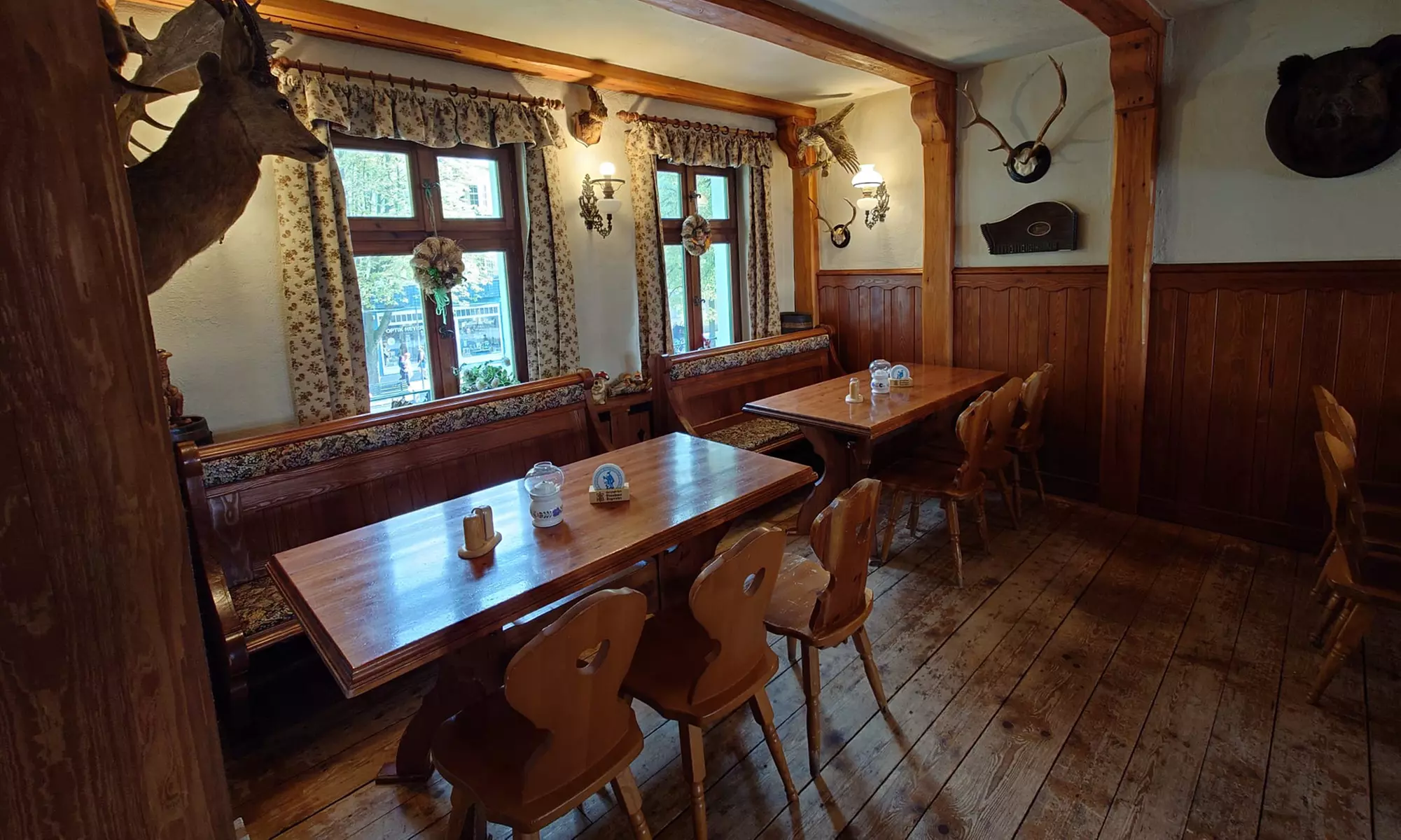 Knusprige bayerische Schweinehaxe inkl. Beilagen für bis zu 4 Personen