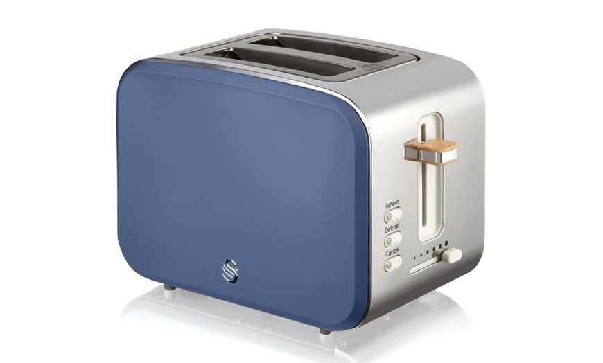 Image 11: Swan Nordic Kettle and Toaster
