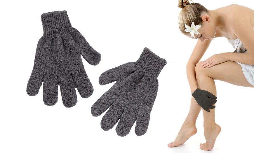 Image 1: Glamza Bamboo Charcoal Exfoliating Gloves