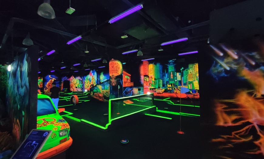 Image 2: Arcade Bee: Mini-golf, karaoke, Laser Tag, VR i więcej