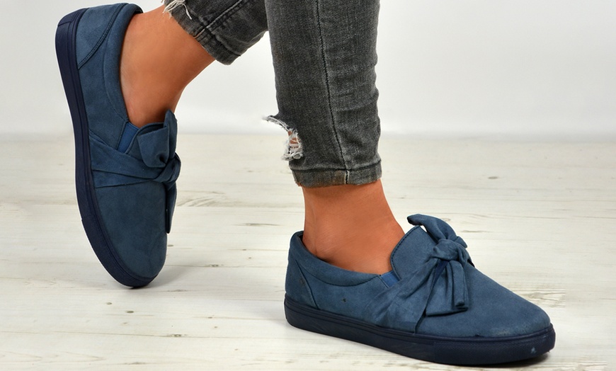 Image 6: Women's Slip-On Plimsolls 