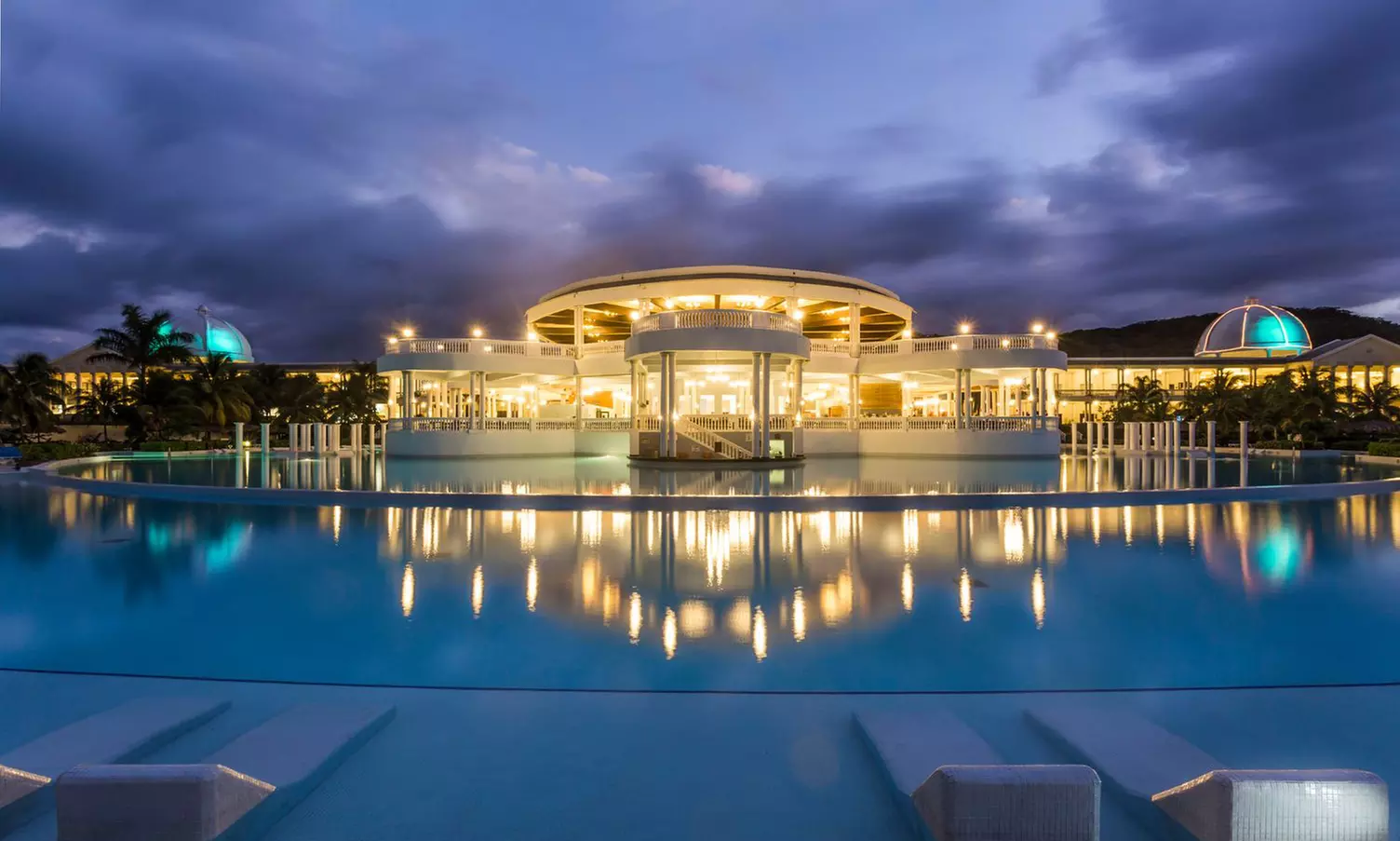 ✈ 4-Night All-Incl Grand Palladium Lady Hamilton Vacation with Air. Price is per Person, Based on 2 Guests per Room. - Primary Image