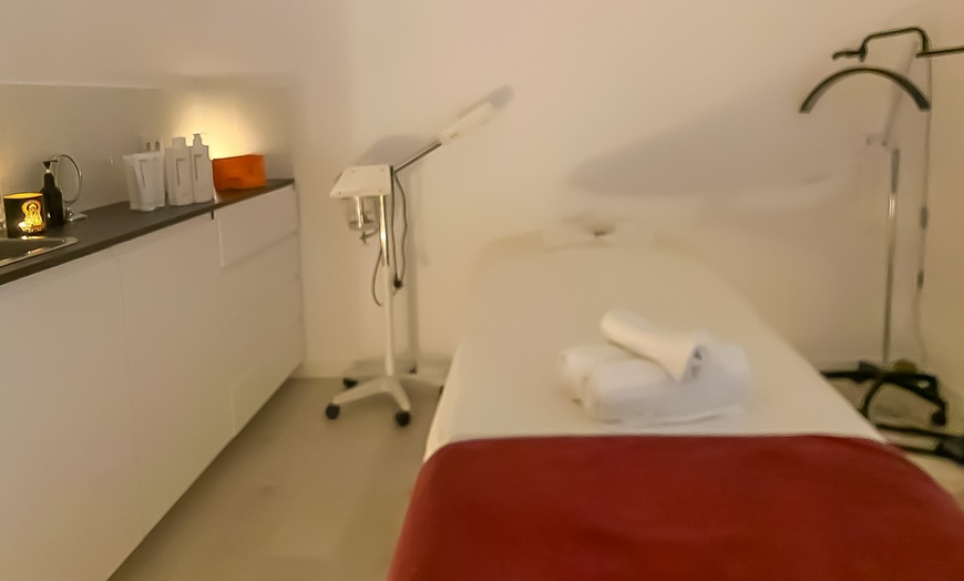 Image 6: Sesión facial Esencia o Premium con hidratación y ácido hialurónico