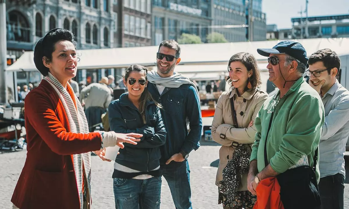 Ontdek de Wallen op een speelse manier tijdens deze Adult speurtocht