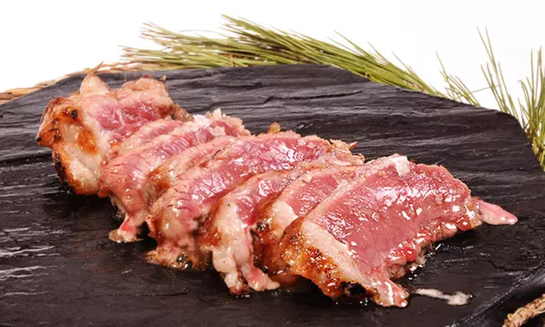 Menú con lomo alto a la piedra