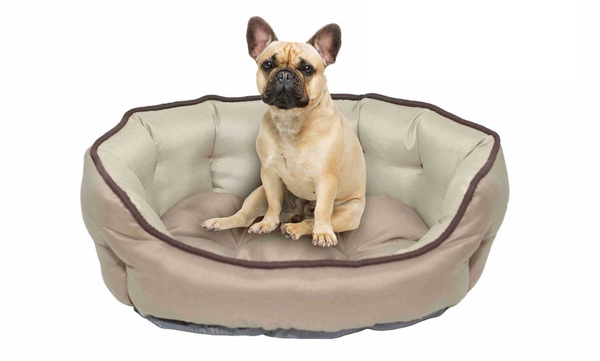 Image 8: Quilted Pet Bed