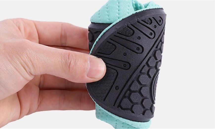 Image 7: Flexible and Breathable Water Shoes