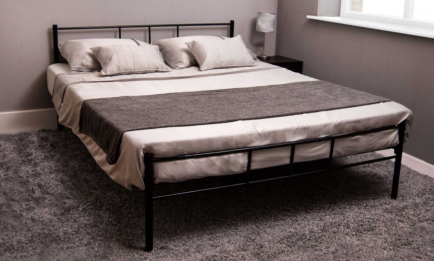 Image 7: Vida Designs Dorset Bedframe
