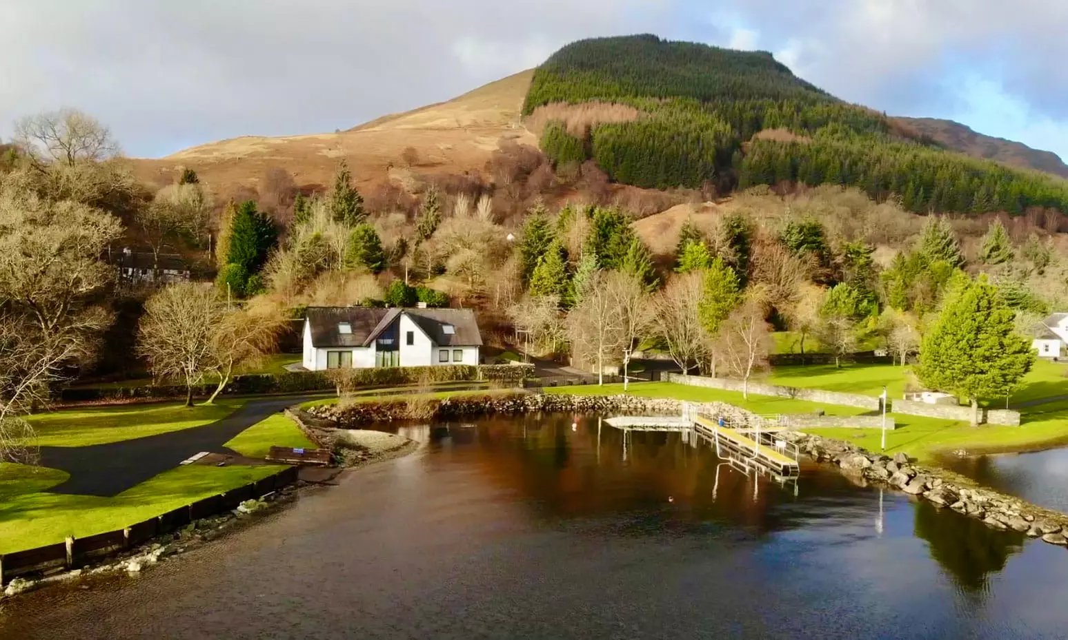 Beautiful Loch Side Stay for 2 with leisure access