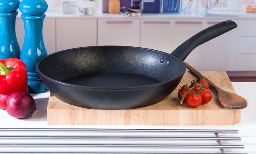 Image 8: Non-Stick Diamond Frying Pan