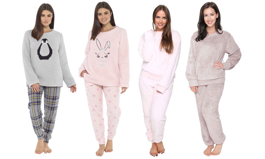 Image 1: Women's Snuggle Fleece Loungewear