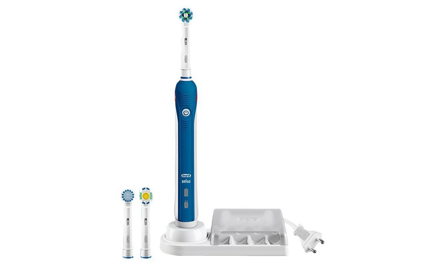 Image 2: Oral-B Pro 4000 Toothbrush