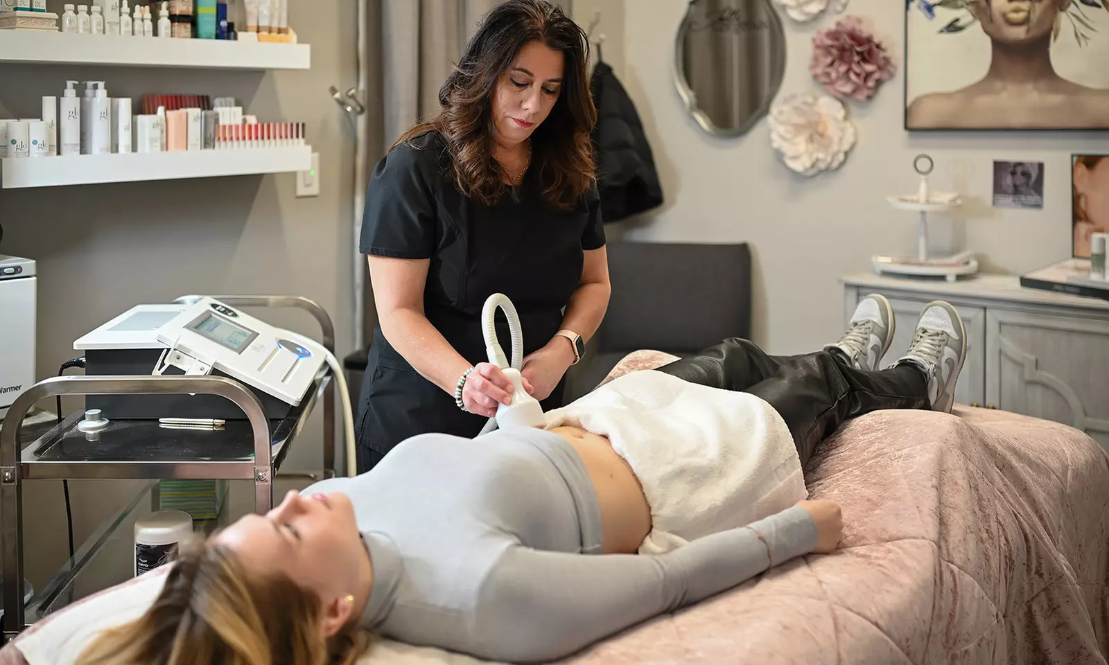 Discover Waxitude Studio Spa's Cryo Fat Freeze, Double Chin & Face Lift Sessions with up to 44% off for rejuvenation