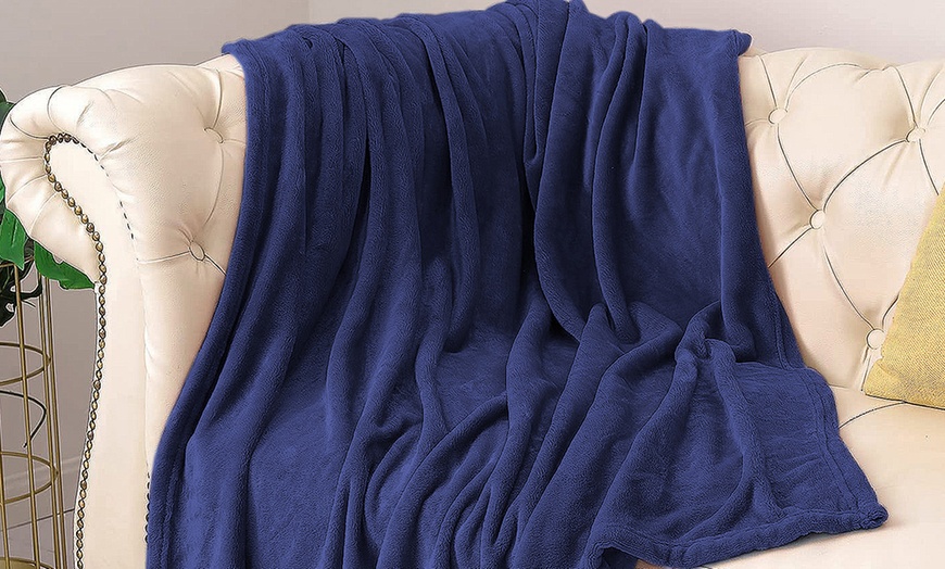 Image 6: Silentnight Supersoft Teddy Fleece Throw Blanket