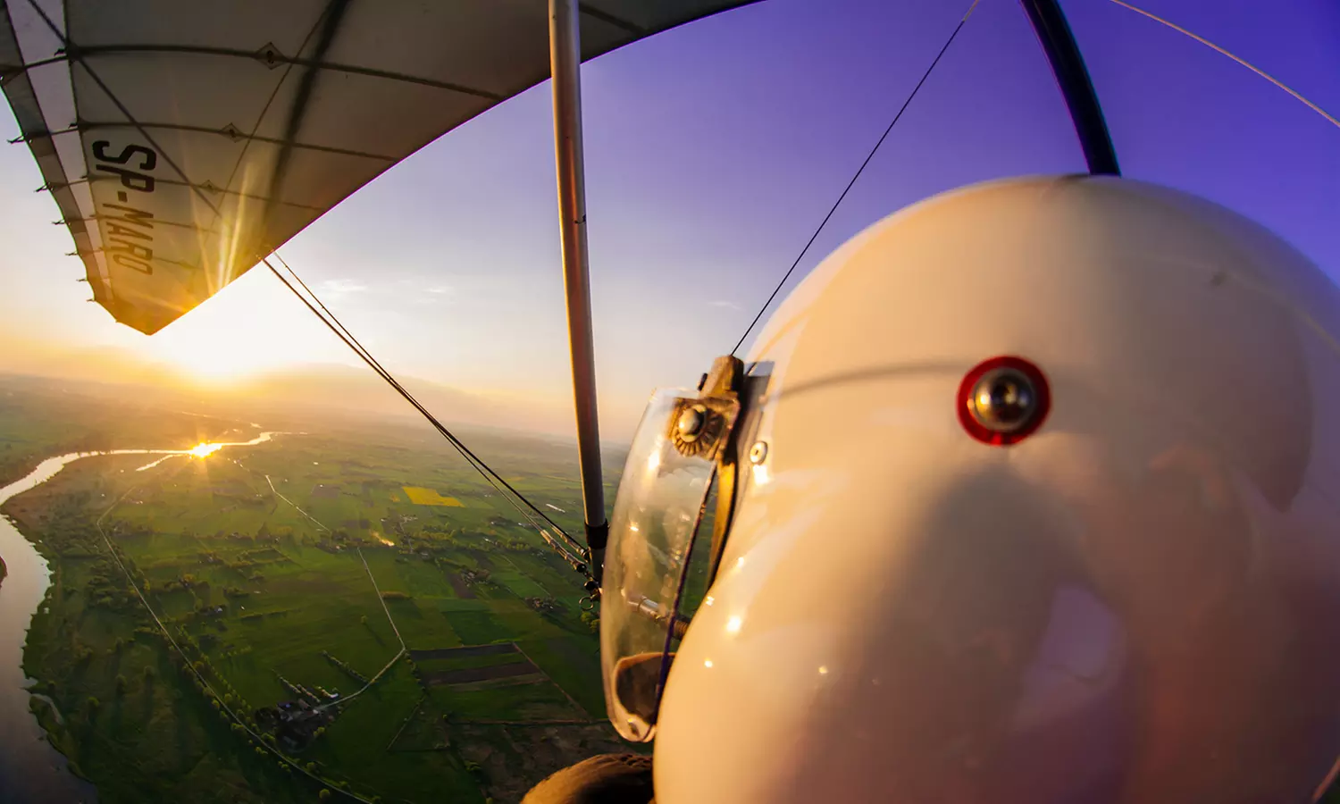 Spełnij marzenia o lataniu: widokowy lot motolotnią z filmem