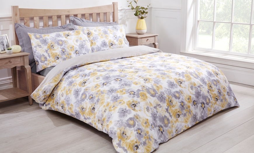 Image 1: Easy Care Duvet Set