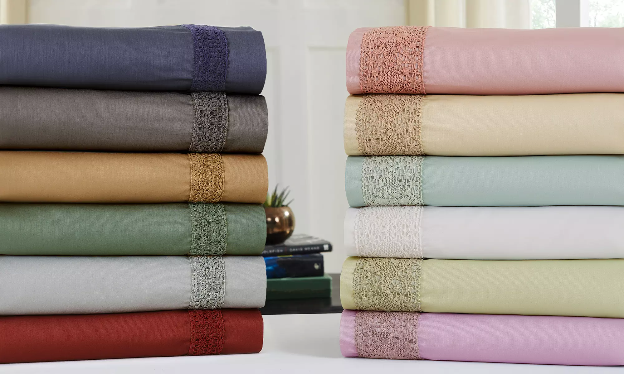 600-Thread-Count Cotton-Rich Cottage Lane Sheet Set with Lace Hem (4-Piece) - Primary Image