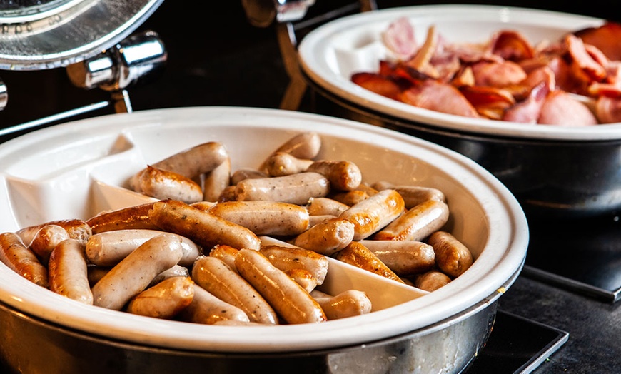 Image 10: Buffet Breakfast with Drinks