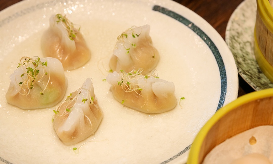 Image 4: Dumpling Basket with Wine for Two