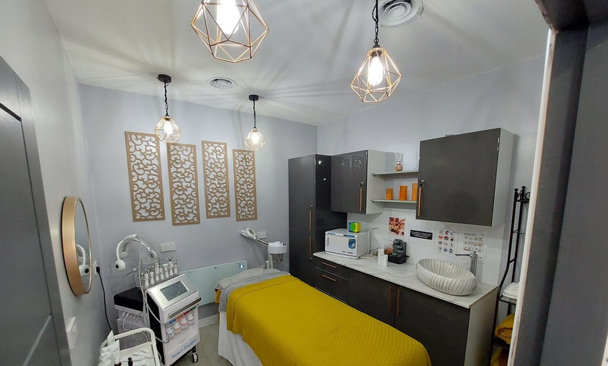 Image 7: Up to 30% Off on Massage - Full Body at Radiance Glamour Lounge