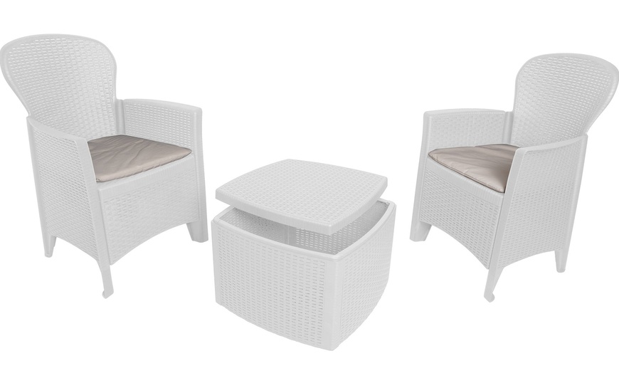 Image 5: Tuinset met twee stoelen en een tafeltje