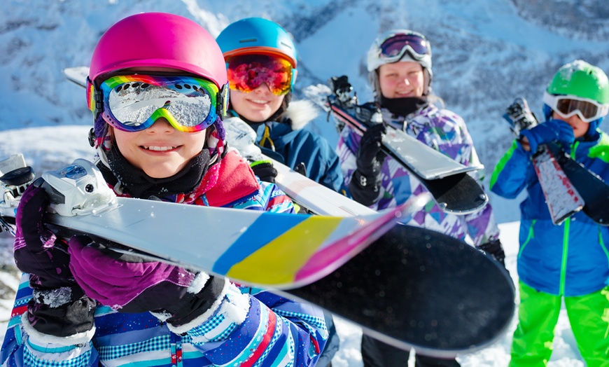 Image 4: Alquiler de equipo de esquí o snowboard para 1 adulto o 1 niño