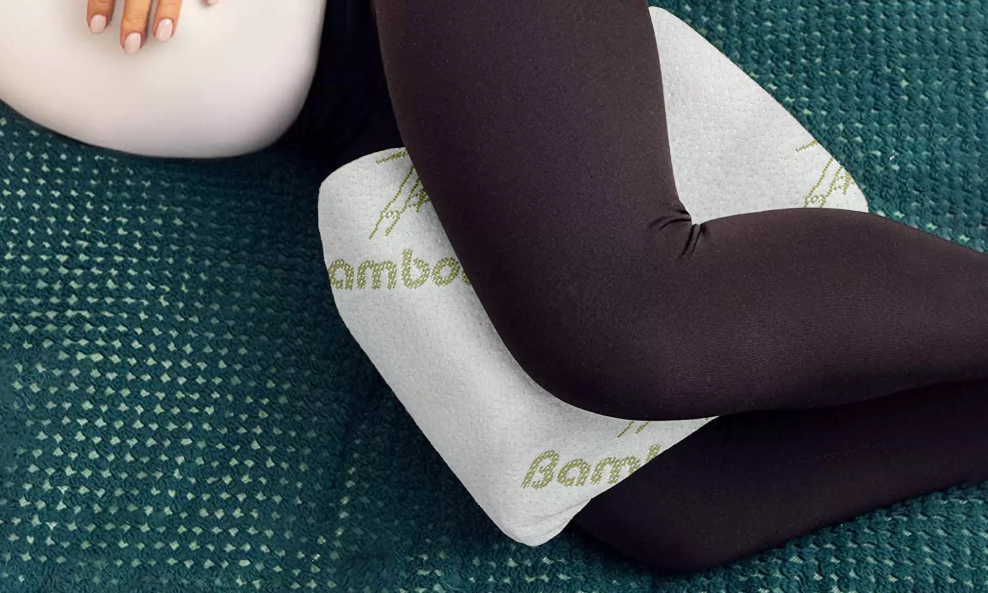Coussin pour jambes à mousse à mémoire de forme et revêtement bambou