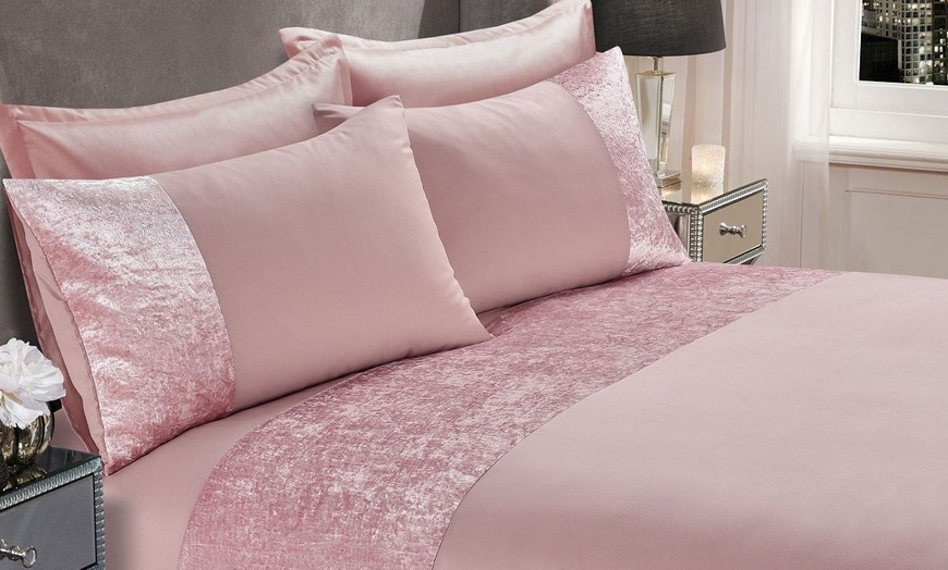 Image 4: Crushed Velvet Band Duvet Set