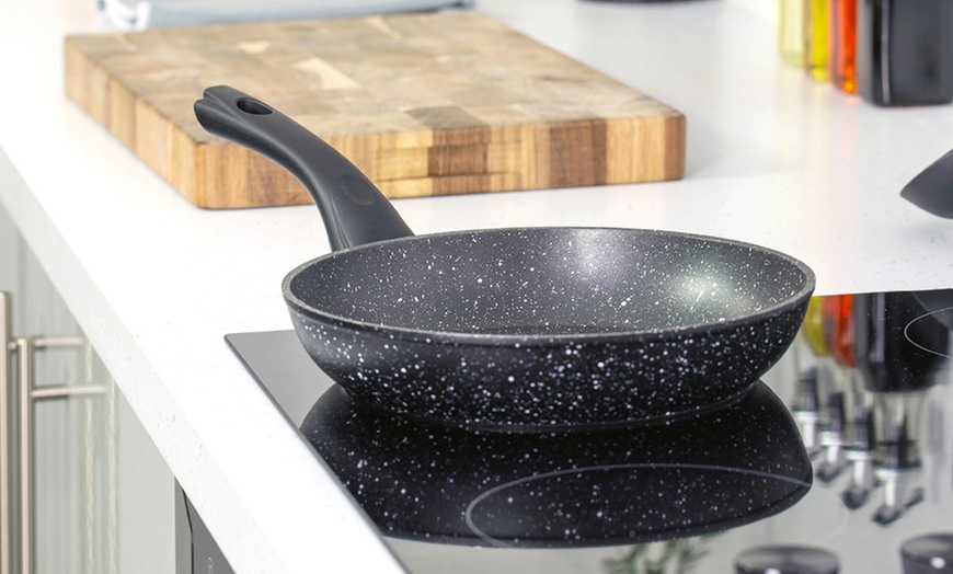 Image 5: Blackmoor 28cm Non-Stick Frying Pan