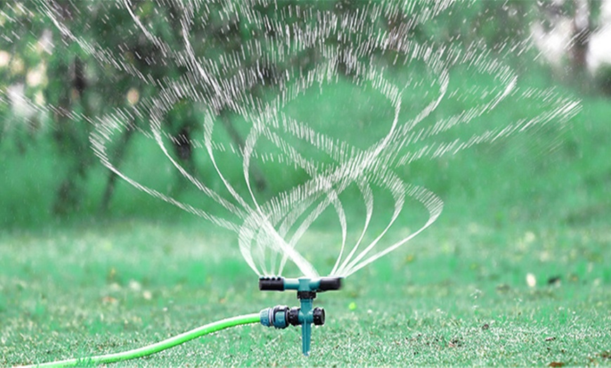 Image 1: Automatic Rotating Lawn Sprinkler