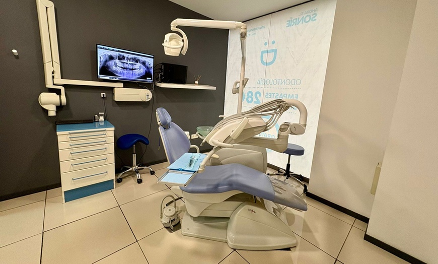 Image 6: Sesión de blanqueamiento dental con led y opción a limpieza bucal