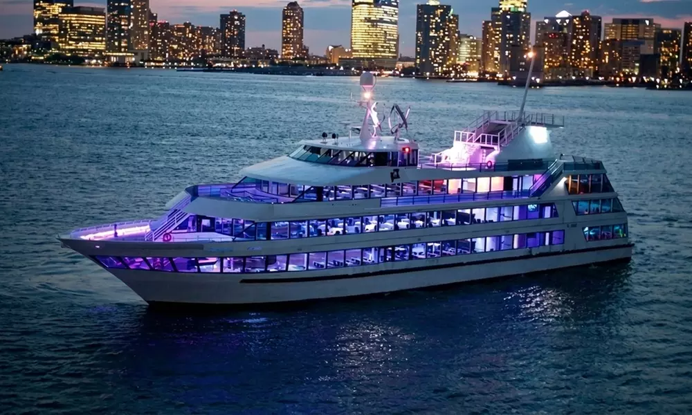 NYC: 60 Min Statue of Liberty and Skyline Cruise Tour