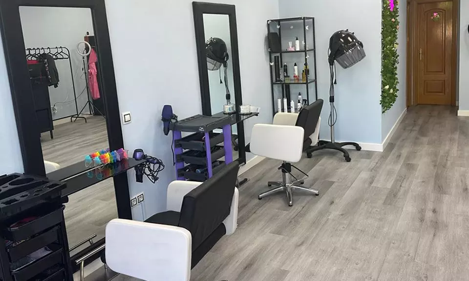 Sesión de peluquería con tratamientos a elegir para 1 persona