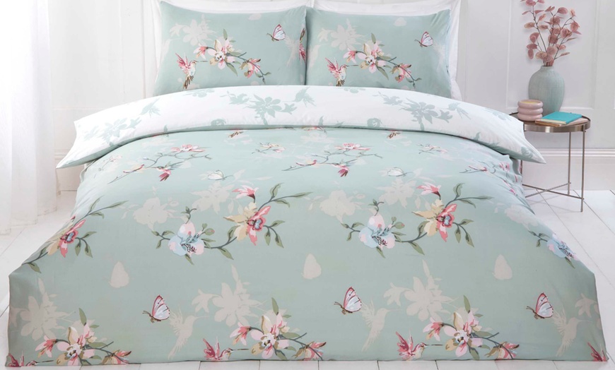 Image 1: Hummingbirds 180TC Reversible Duvet Set