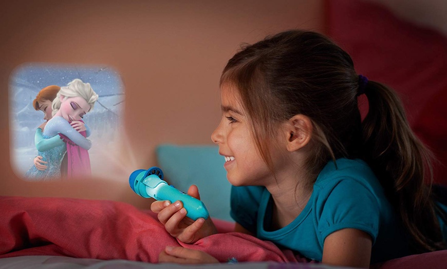 Image 8: Philips Kids' Projector Torch