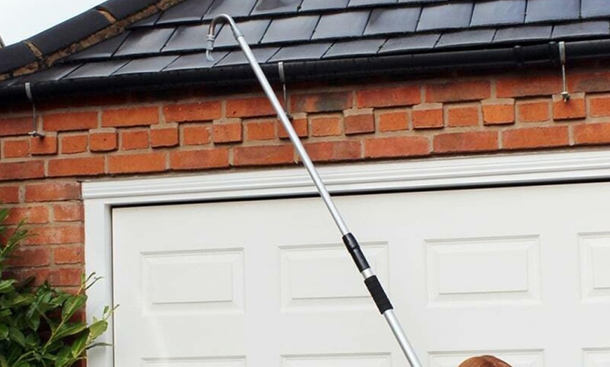 Image 2: Telescopic Gutter Cleaner