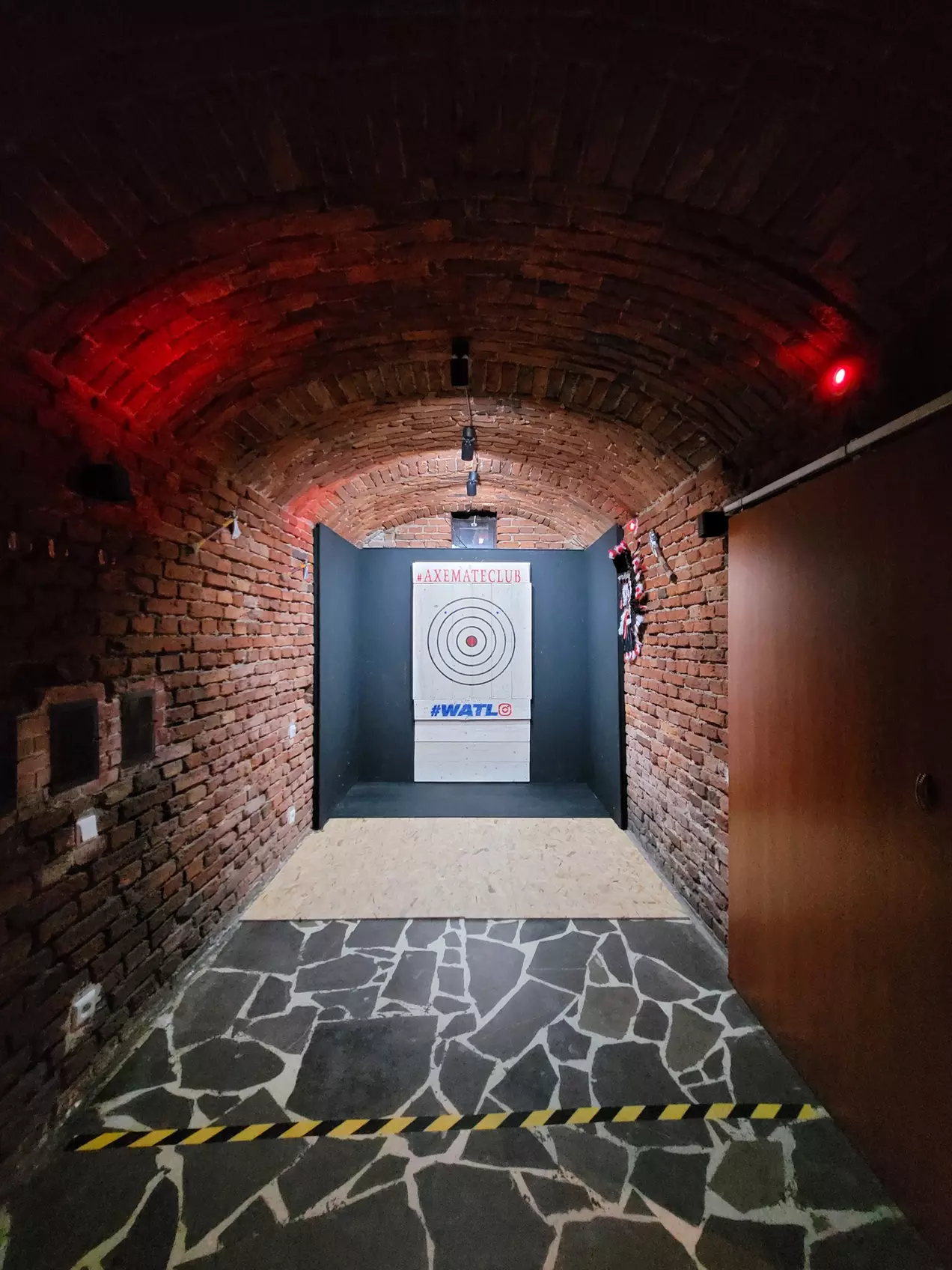 Pakiet dla 1-9 osób: rzucanie siekierami, tomahawkami, nożami i więcej