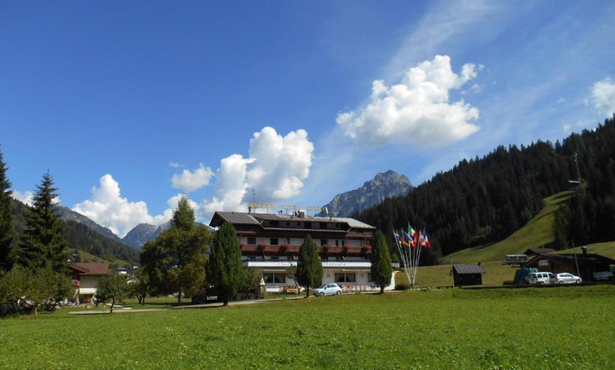 Image 19: Dolomiti: camera con colazione o mezza pensione e piscina