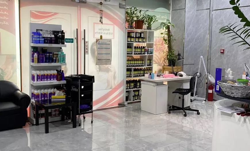 Image 7: Revamp Your Look with a Beauty Package at Posh Beauty Center