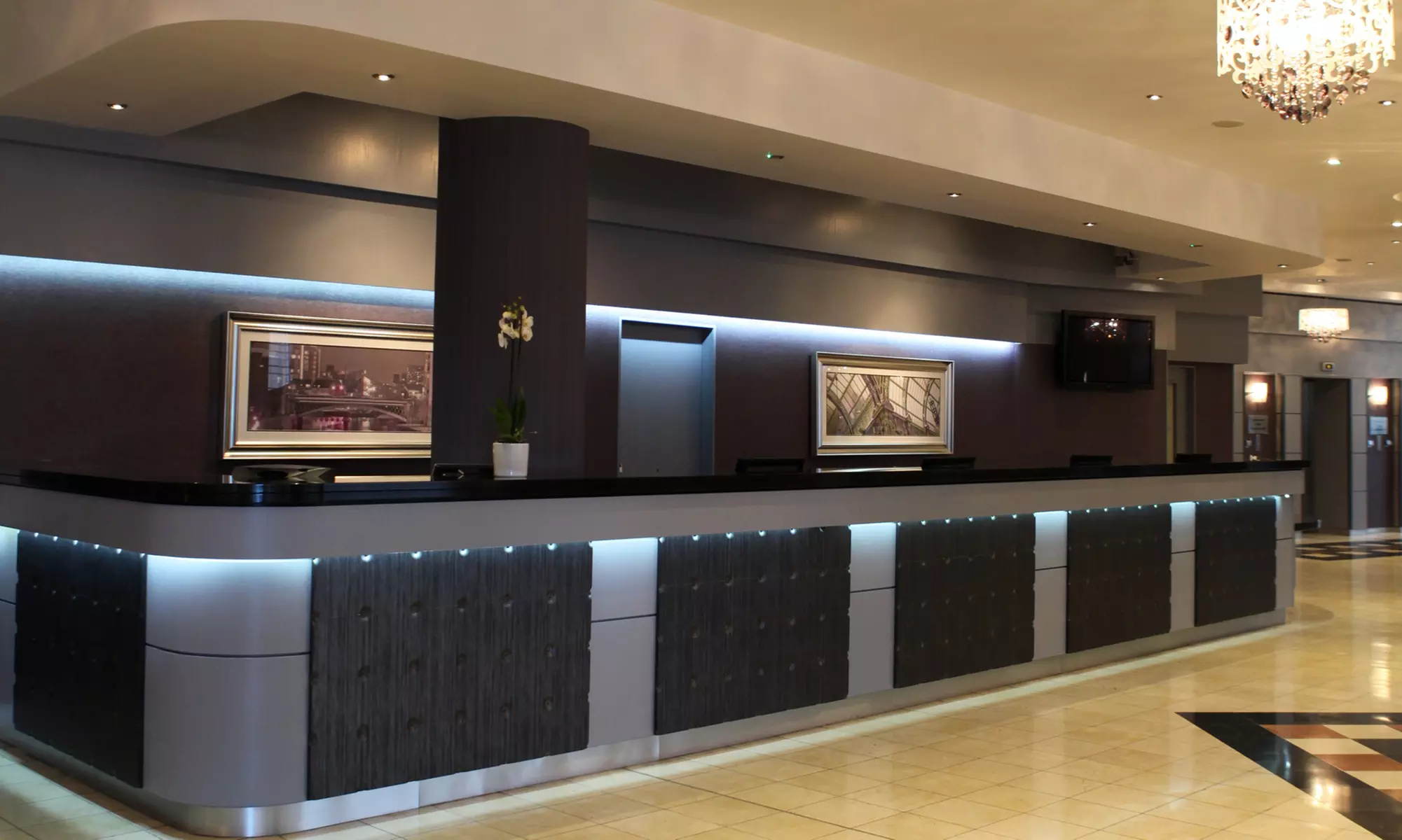 4* Leeds: Double Room for Two with Breakfast and Bottle of Prosecco