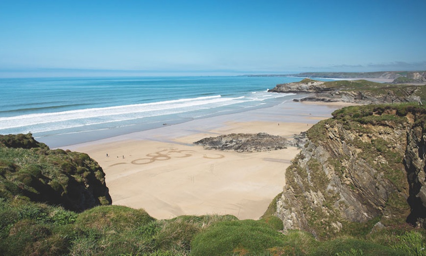 Image 3: Cornwall: Standard/Superior Room with Breakfast and Wine