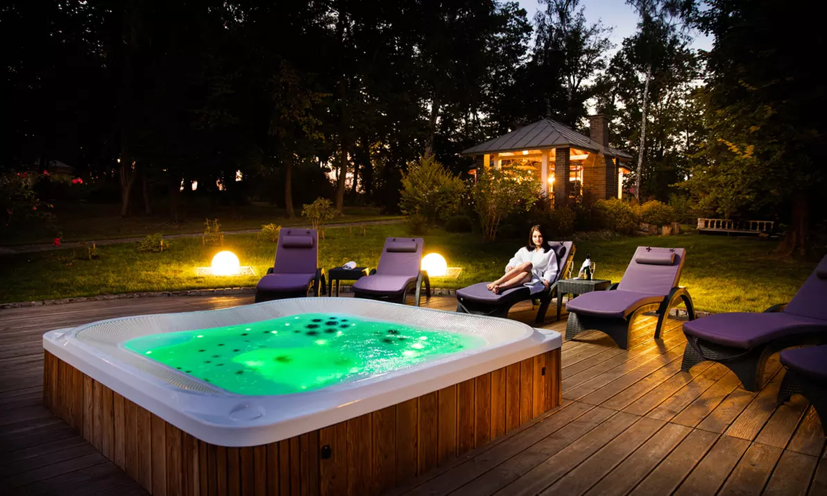 Małopolska: pokój z dostępem do spa dla 2 os. ze śniadaniem i uroczystą kolacją lub wyżywieniem HB w Pałacu Śmiłowice 4* - Primary Image