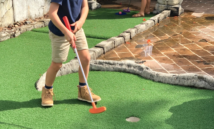 Image 3: Mini Golf at Carrara Mini Golf