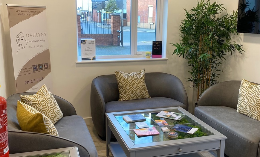 Image 3: Wake Up Flawless: Brows, Lips, Eyes & Scar Camouflage That Last