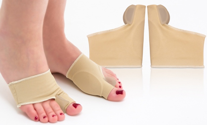 Image 2: Orthopedic Toe Socks Separator