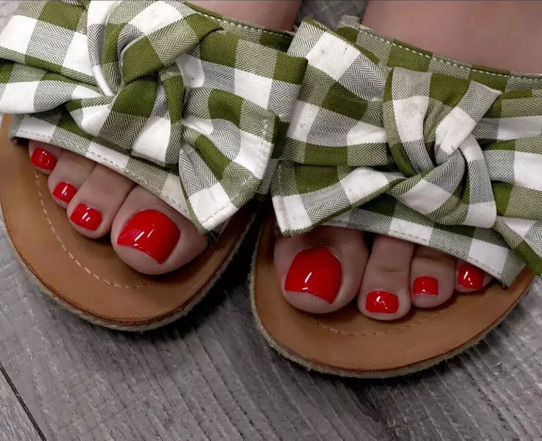 Manicure and Pedicure Options to Pamper Your Nails