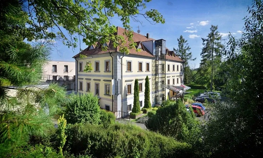 Image 10: Bei Prag: 2-3 Nächte für Zwei mit Frühstück, 1x Dinner & Wellness